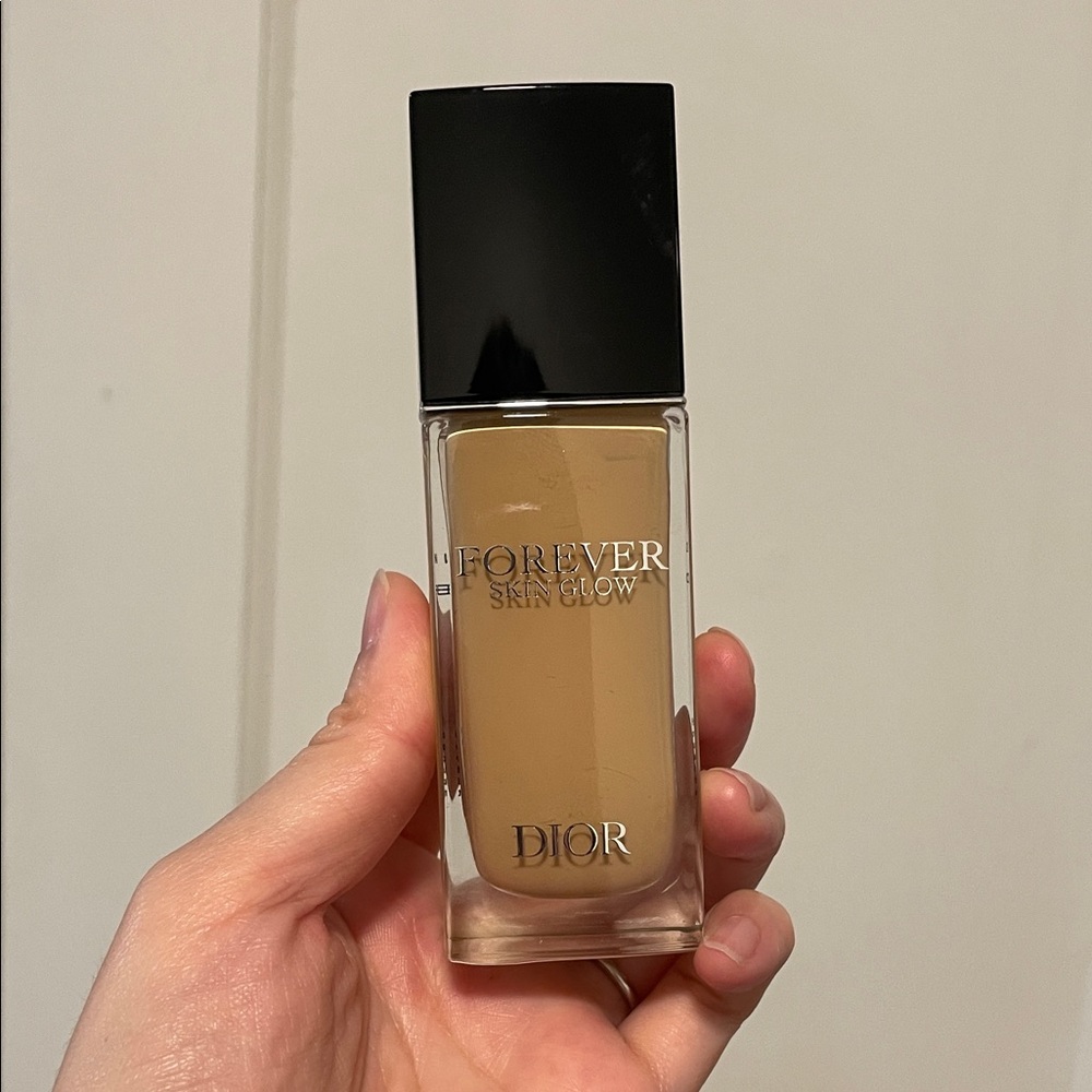 #2W0 Dior Forever Skin Glow 24hr Radiant Foundation NWOB exp:05/26